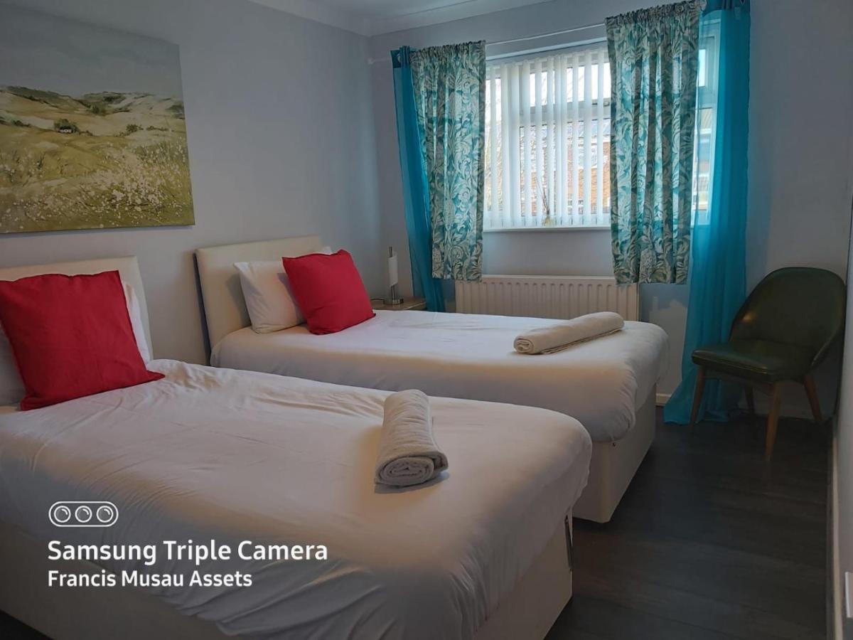 Penllech House - Huku Kwetu Notts - 3 Bedroom Spacious Lovely And Cosy With A Free Parking- Affordable And Suitable To Group Business Travellers Nottingham Ngoại thất bức ảnh