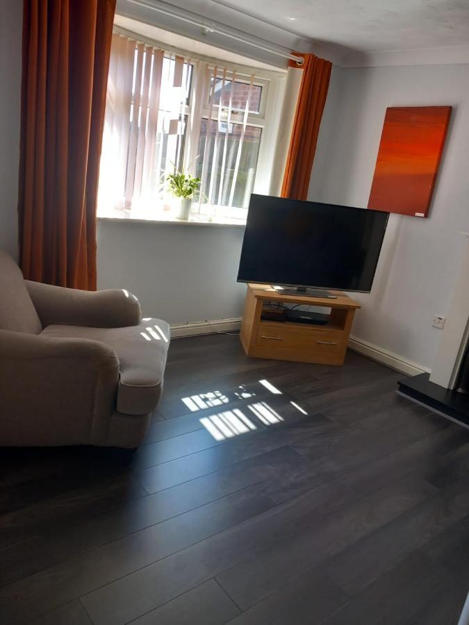 Penllech House - Huku Kwetu Notts - 3 Bedroom Spacious Lovely And Cosy With A Free Parking- Affordable And Suitable To Group Business Travellers Nottingham Ngoại thất bức ảnh
