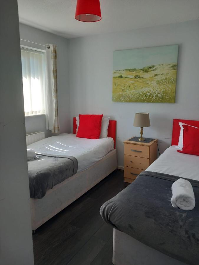 Penllech House - Huku Kwetu Notts - 3 Bedroom Spacious Lovely And Cosy With A Free Parking- Affordable And Suitable To Group Business Travellers Nottingham Ngoại thất bức ảnh