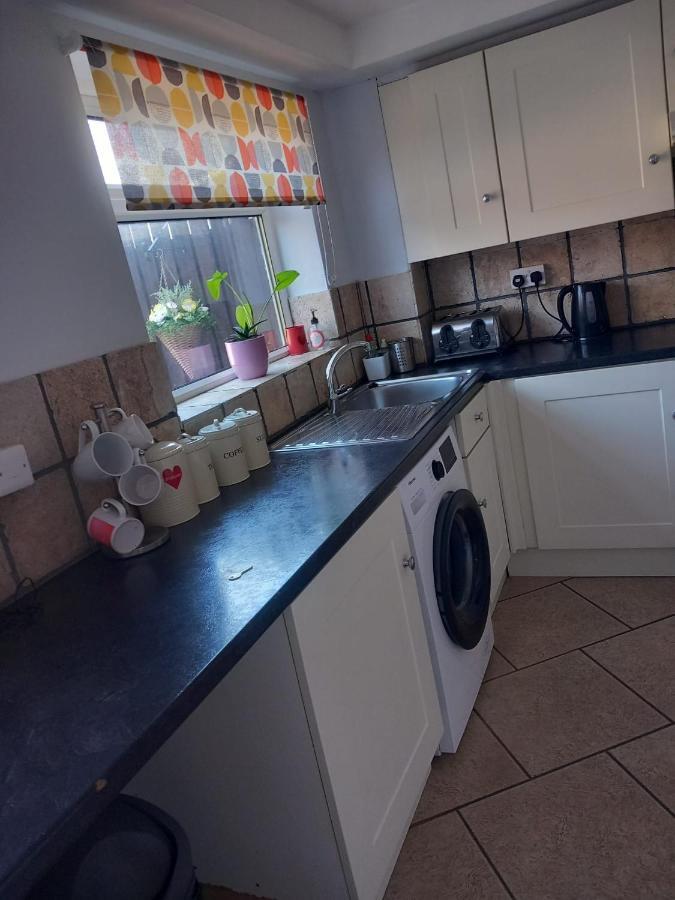 Penllech House - Huku Kwetu Notts - 3 Bedroom Spacious Lovely And Cosy With A Free Parking- Affordable And Suitable To Group Business Travellers Nottingham Ngoại thất bức ảnh