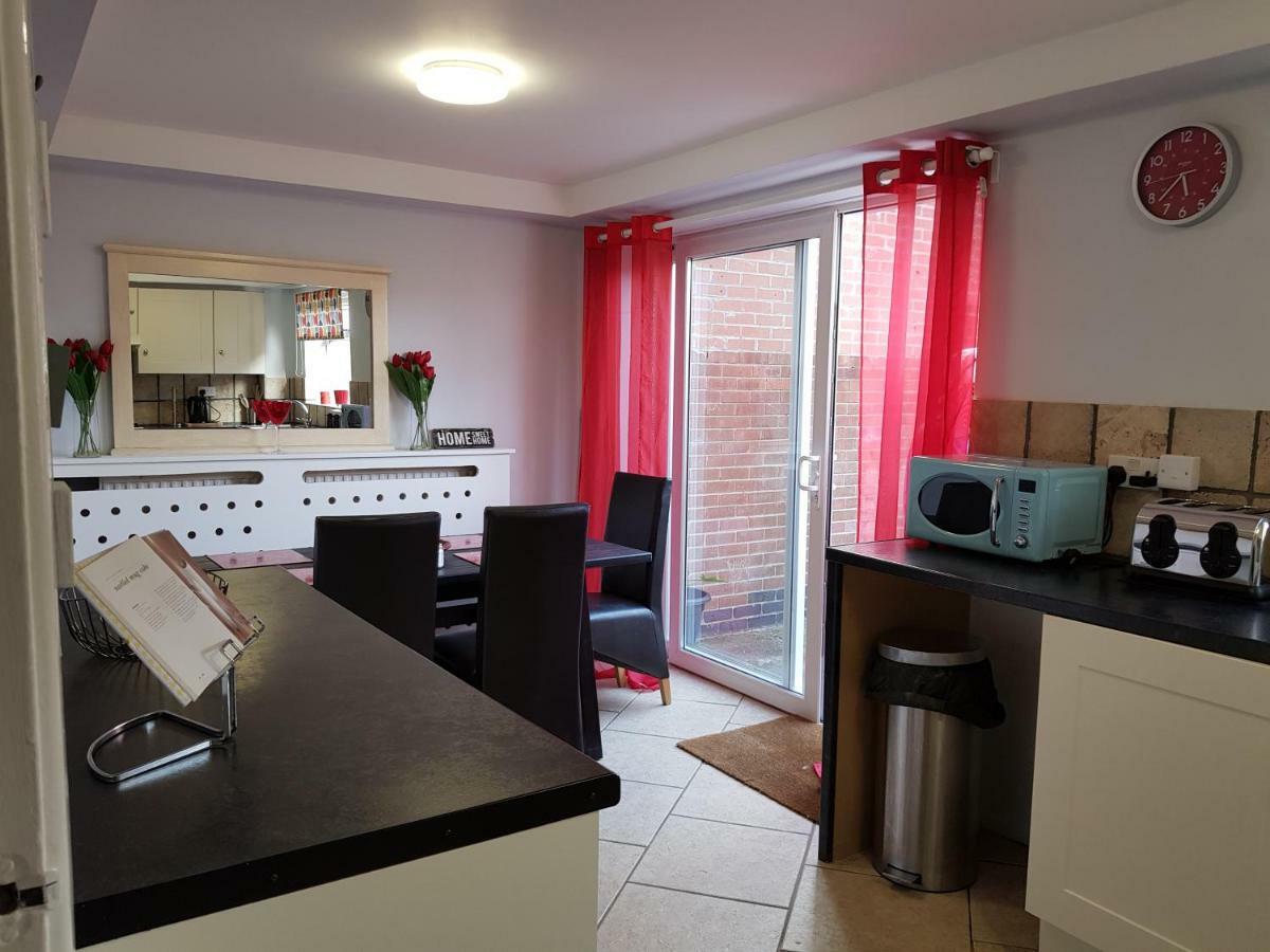 Penllech House - Huku Kwetu Notts - 3 Bedroom Spacious Lovely And Cosy With A Free Parking- Affordable And Suitable To Group Business Travellers Nottingham Ngoại thất bức ảnh