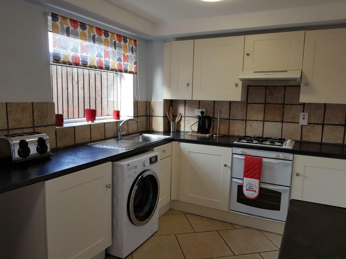 Penllech House - Huku Kwetu Notts - 3 Bedroom Spacious Lovely And Cosy With A Free Parking- Affordable And Suitable To Group Business Travellers Nottingham Ngoại thất bức ảnh