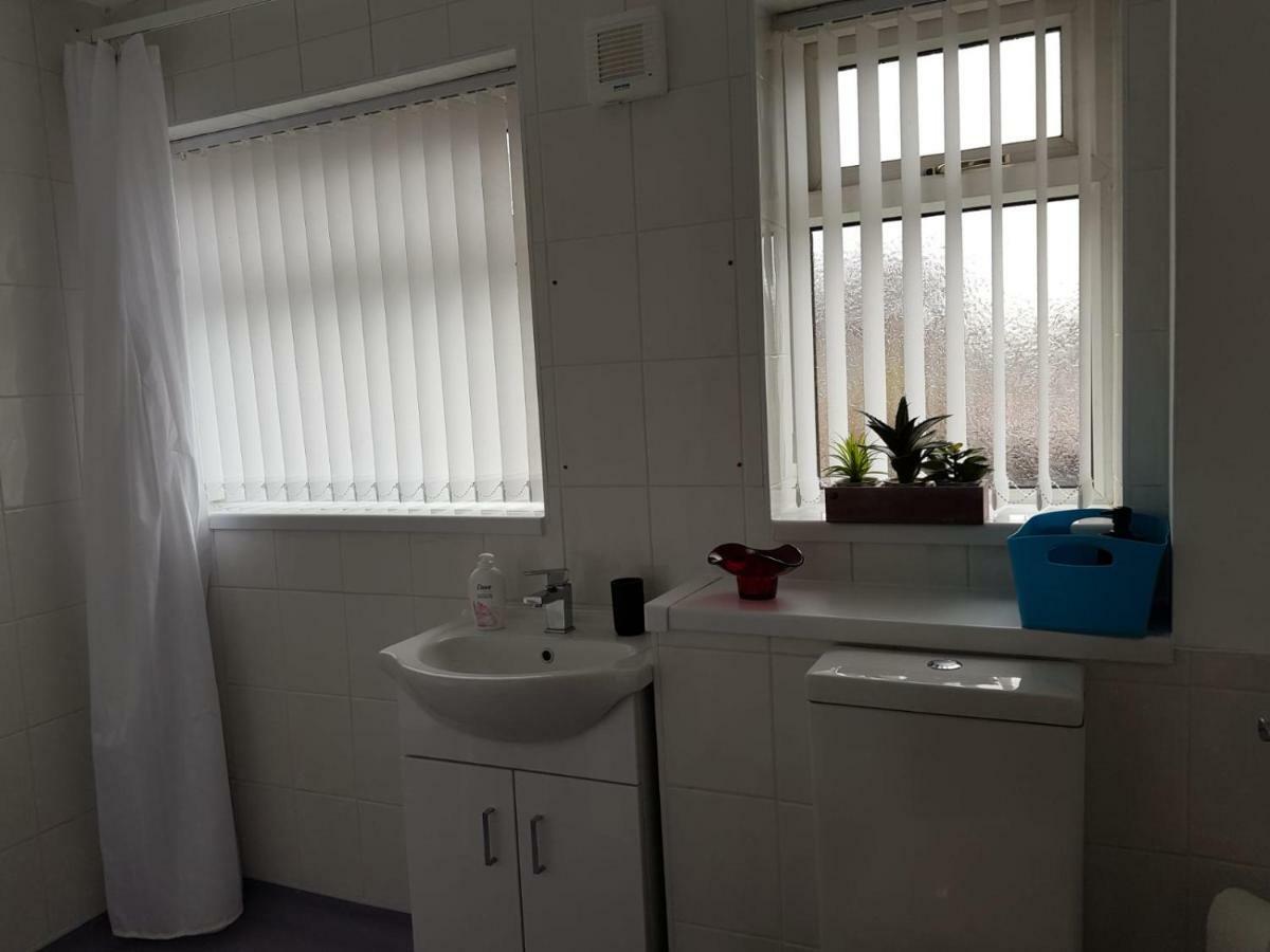 Penllech House - Huku Kwetu Notts - 3 Bedroom Spacious Lovely And Cosy With A Free Parking- Affordable And Suitable To Group Business Travellers Nottingham Ngoại thất bức ảnh