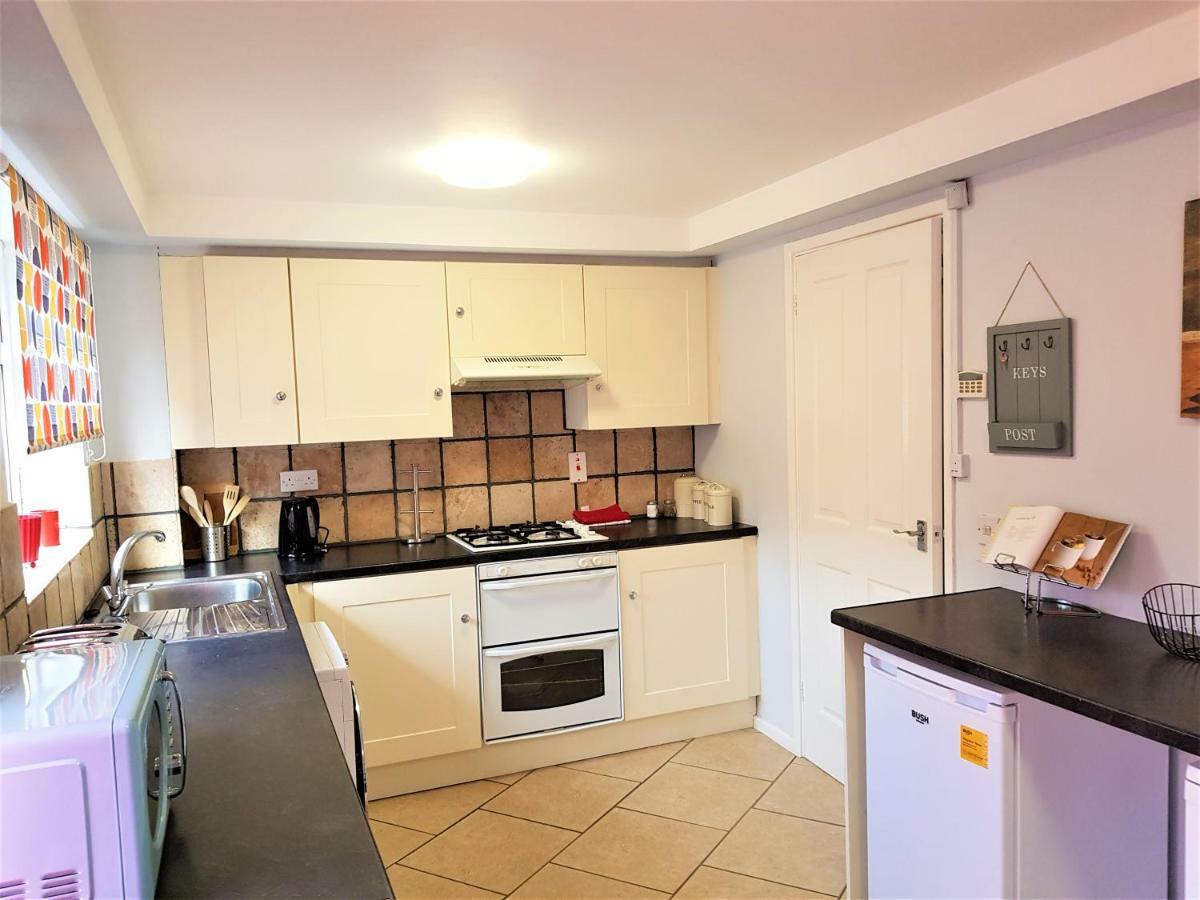 Penllech House - Huku Kwetu Notts - 3 Bedroom Spacious Lovely And Cosy With A Free Parking- Affordable And Suitable To Group Business Travellers Nottingham Ngoại thất bức ảnh