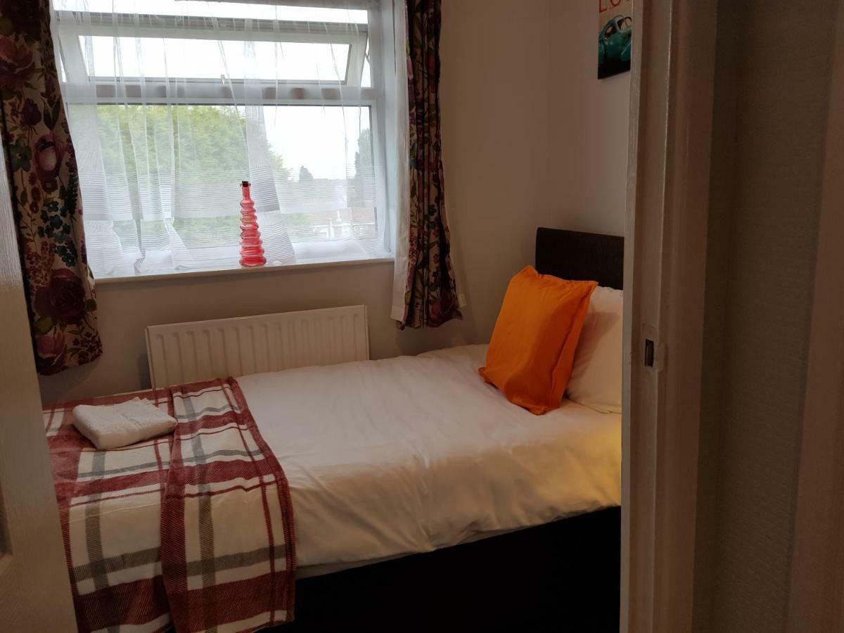 Penllech House - Huku Kwetu Notts - 3 Bedroom Spacious Lovely And Cosy With A Free Parking- Affordable And Suitable To Group Business Travellers Nottingham Ngoại thất bức ảnh
