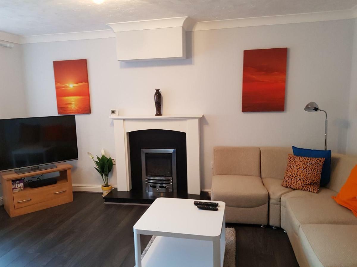Penllech House - Huku Kwetu Notts - 3 Bedroom Spacious Lovely And Cosy With A Free Parking- Affordable And Suitable To Group Business Travellers Nottingham Ngoại thất bức ảnh